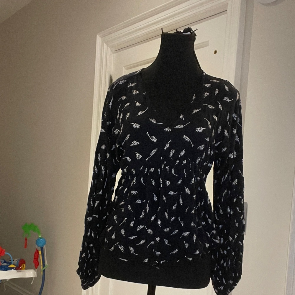 Billabong Black and White Patterned Blouse 🛒